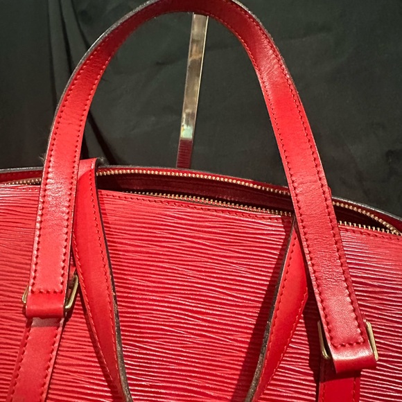Louis Vuitton Red Epi Shoulder Bag - Pre loved100% authentic - Picture 4 of 12